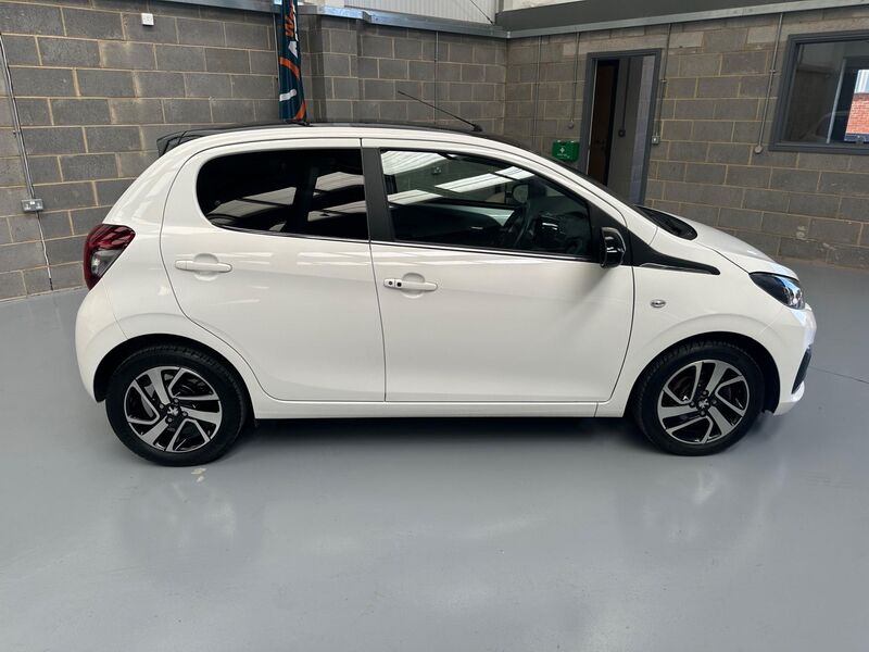 PEUGEOT 108