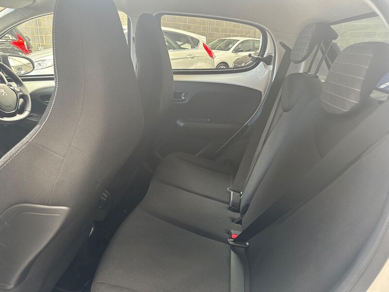 PEUGEOT 108